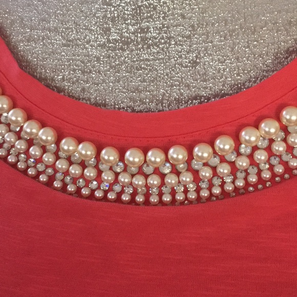 NICETA BRAND NEW TOP WITH PEARL & RINESTONE - Picture 2 of 4